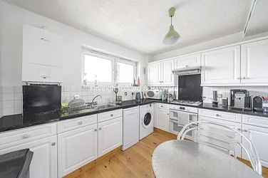 Flat Burge Street in Greater London