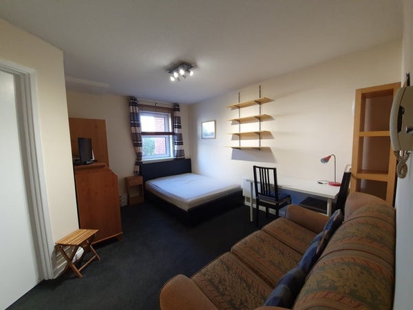 Flat Hathersage Road in Manchester