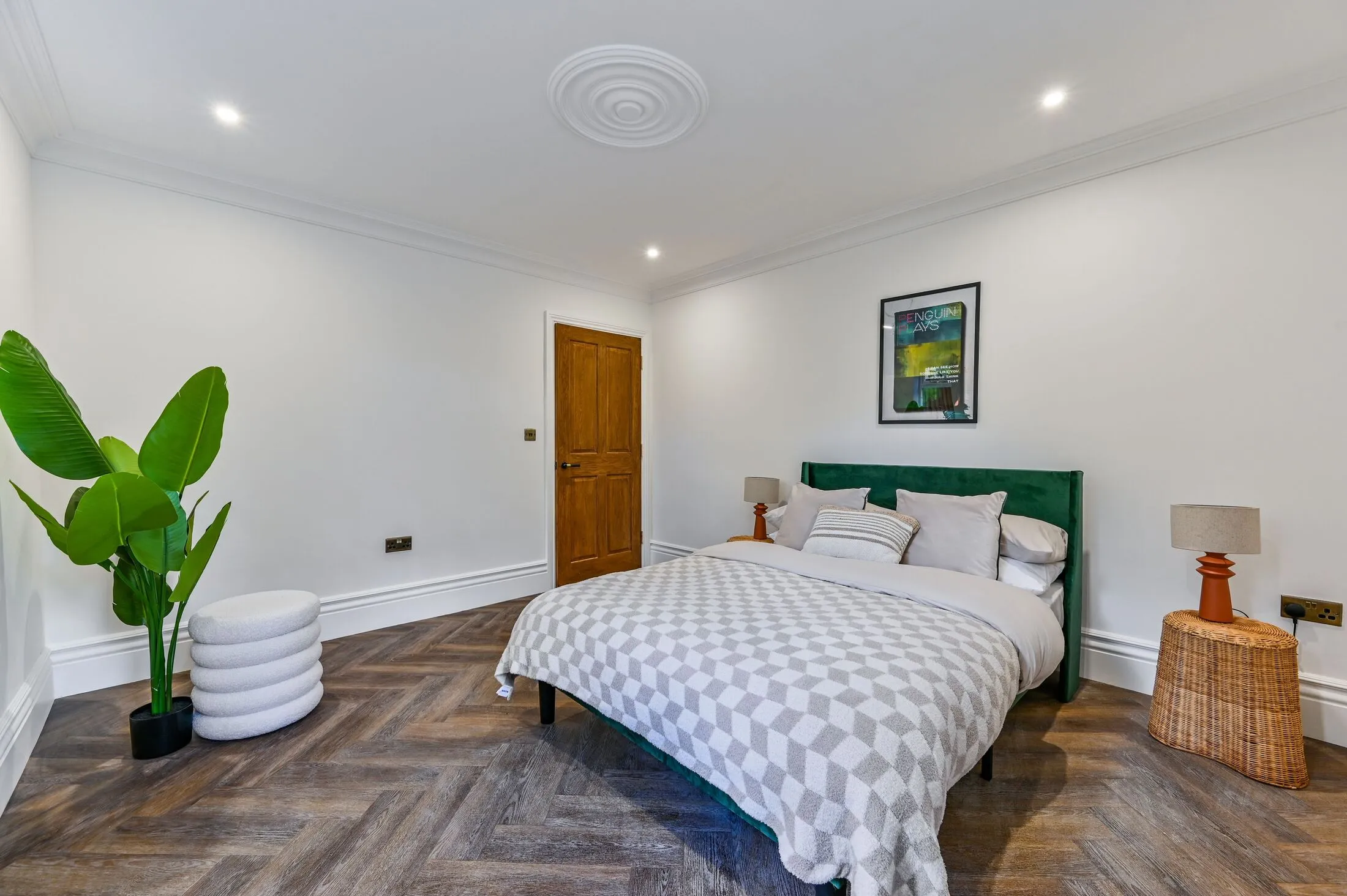 Flat Hillmarton Road in Greater London