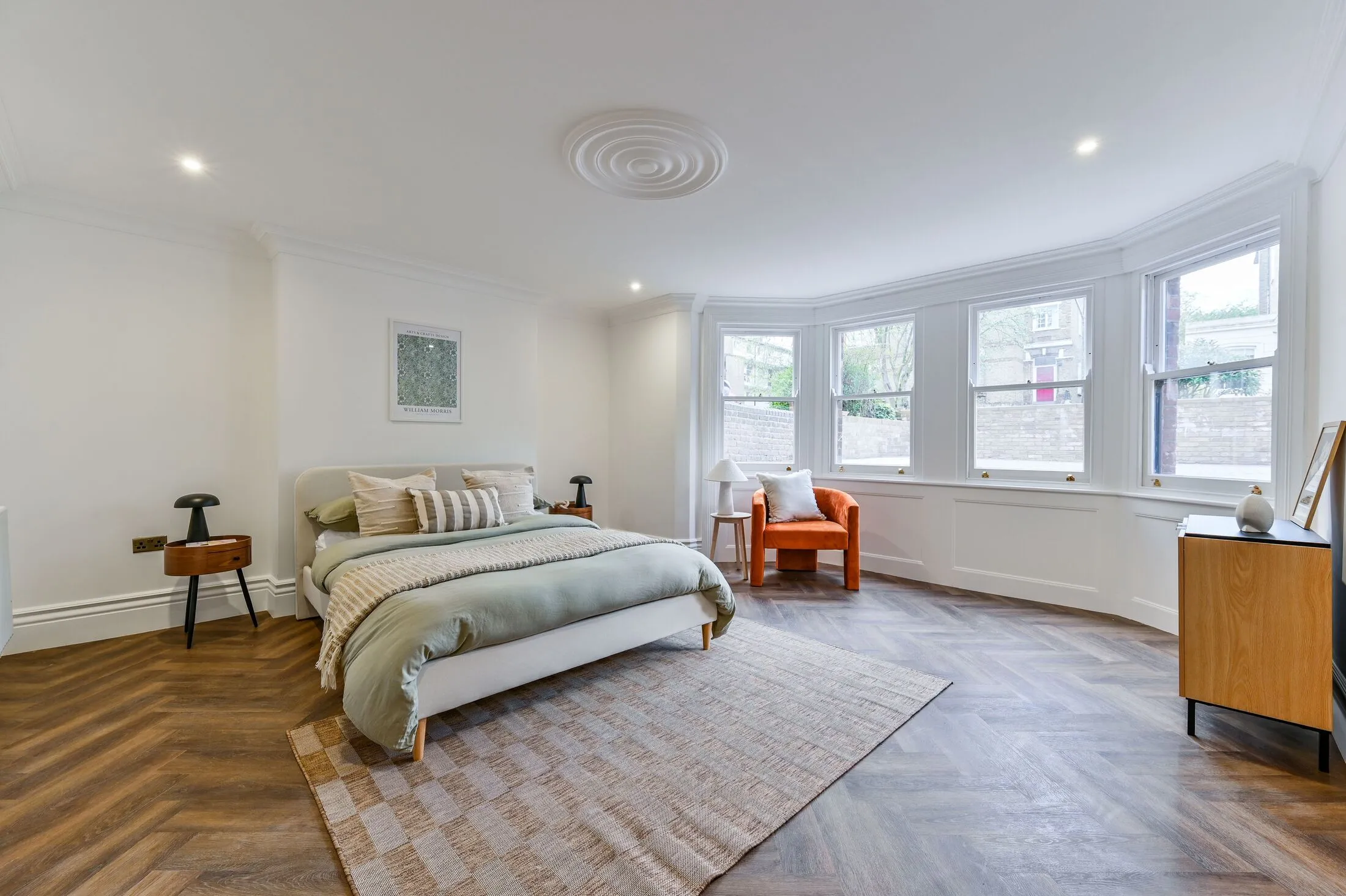 Flat Hillmarton Road in Greater London