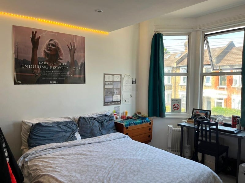 Room Arnold Road in Greater London