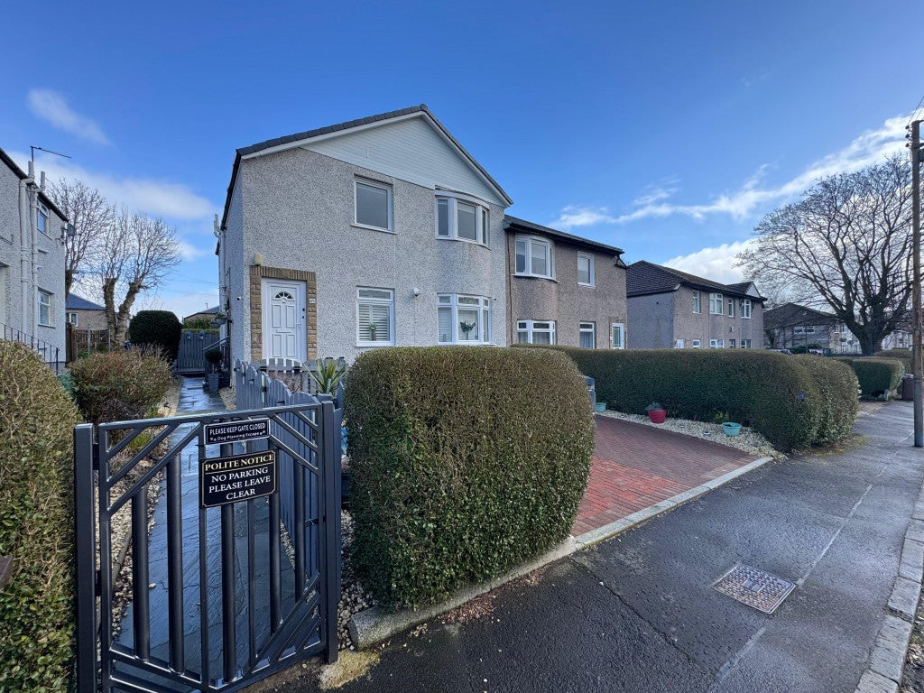 Flat Ashcroft Drive in Glasgow