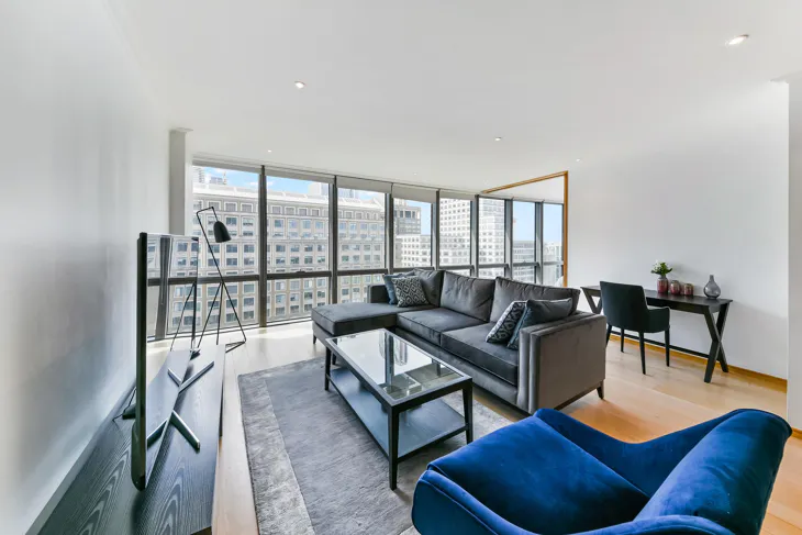 Flat Hertsmere Road in Greater London