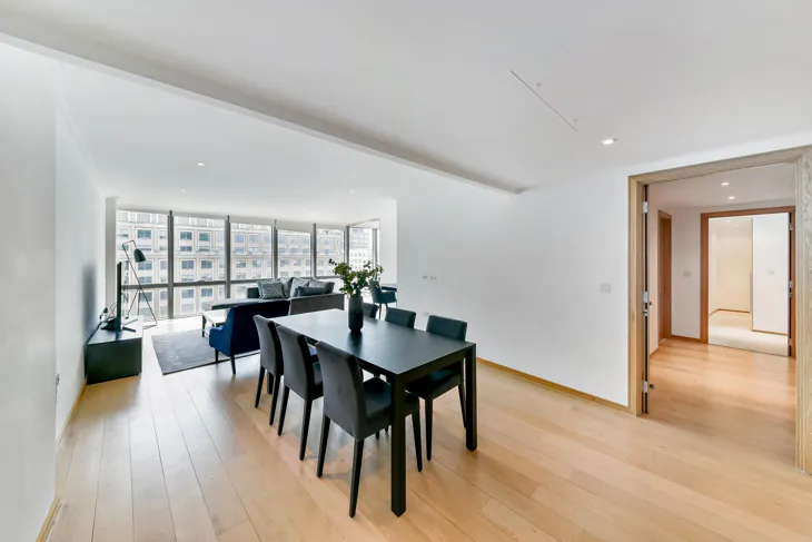 Flat Hertsmere Road in Greater London