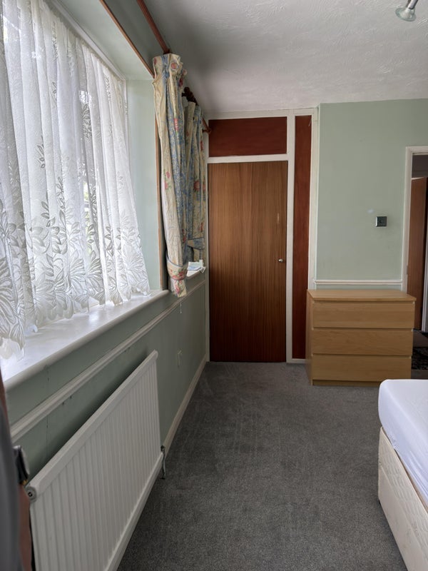 Room York Road in Greater London