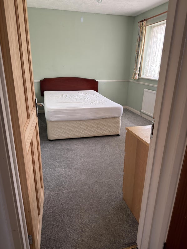 Room York Road in Greater London