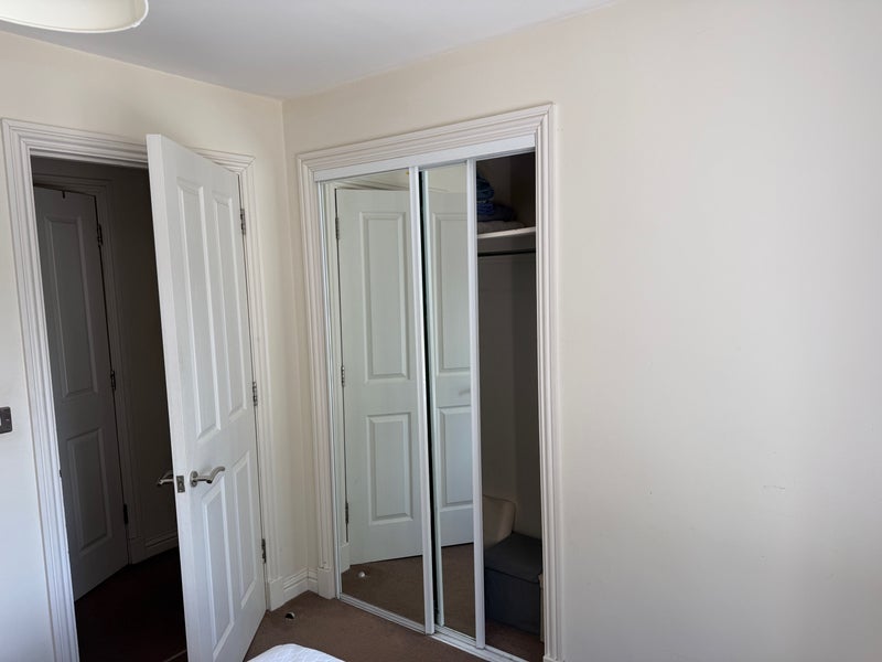 Room Tinsley Lane in Crawley