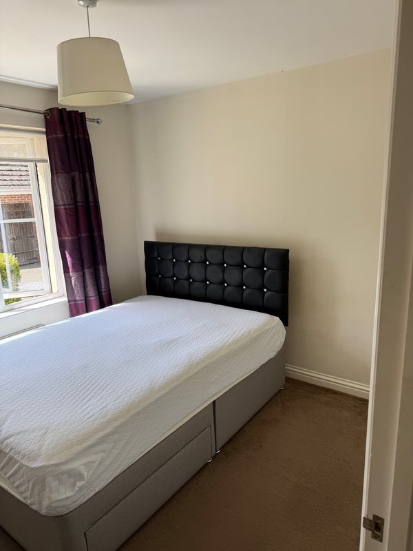 Room Tinsley Lane in Crawley
