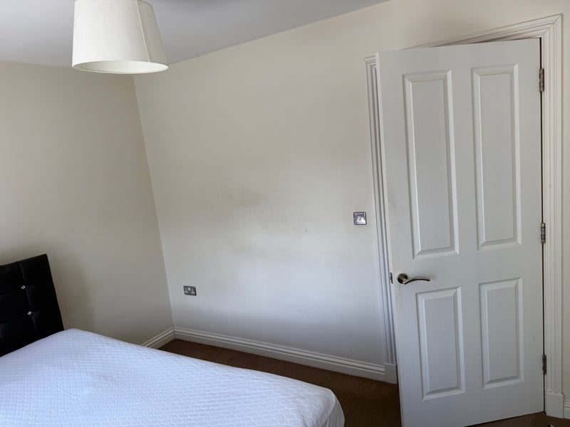 Room Tinsley Lane in Crawley