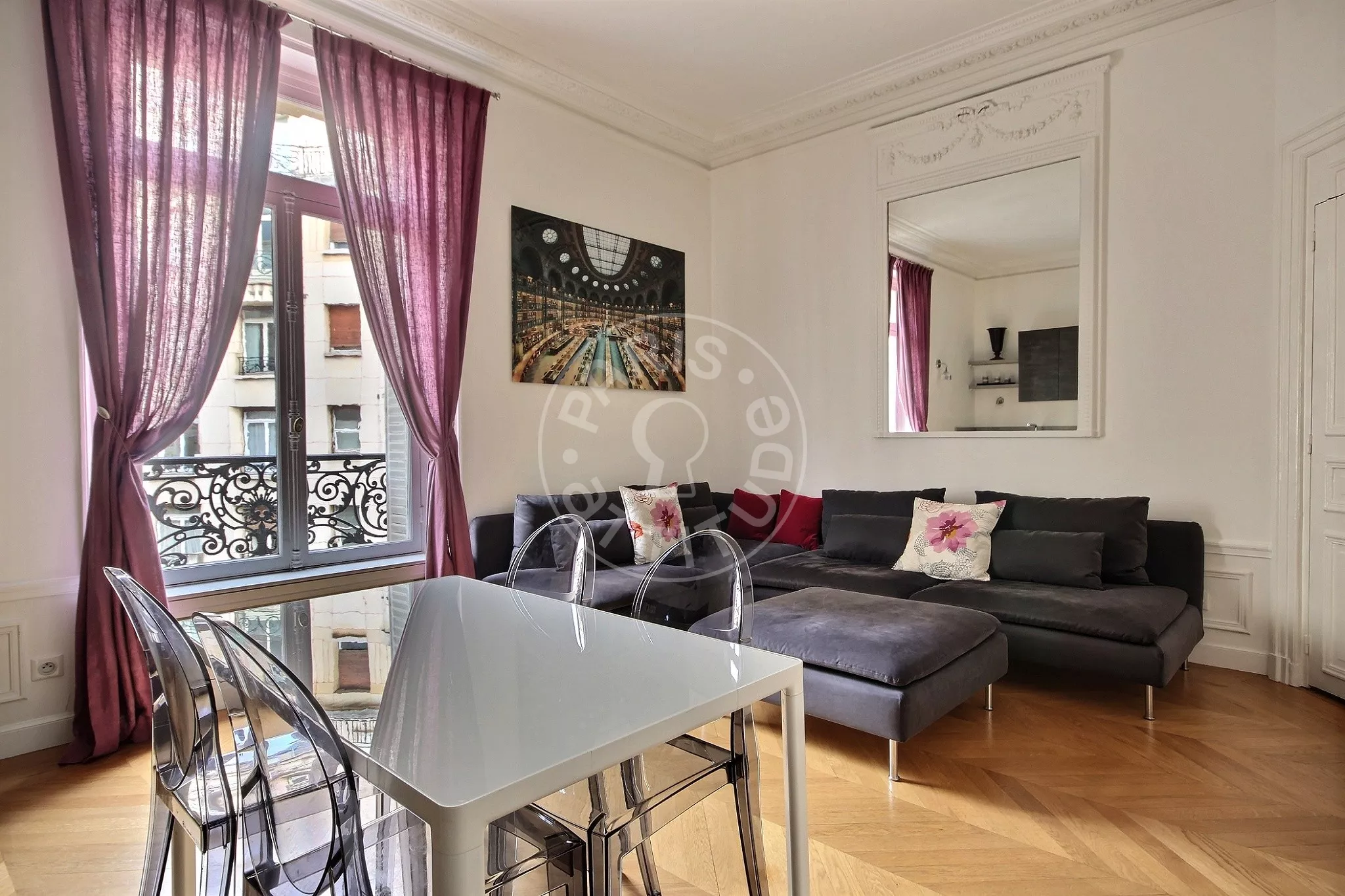 Flat Avenue de Friedland in Paris