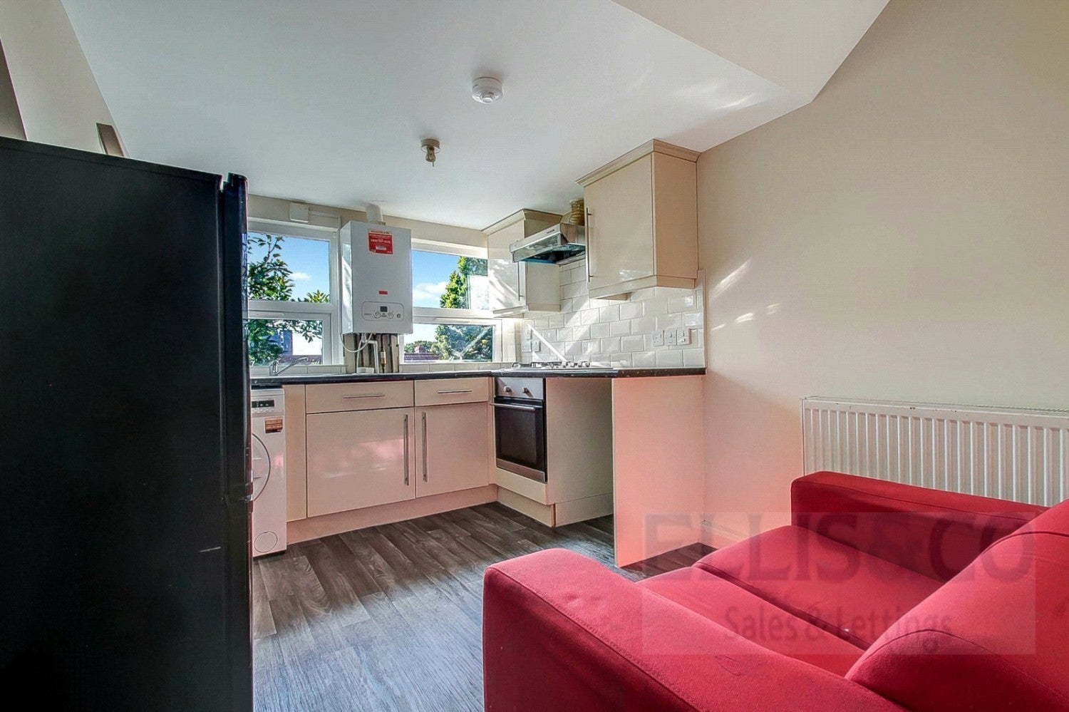Flat Beaconsfield Road in Greater London