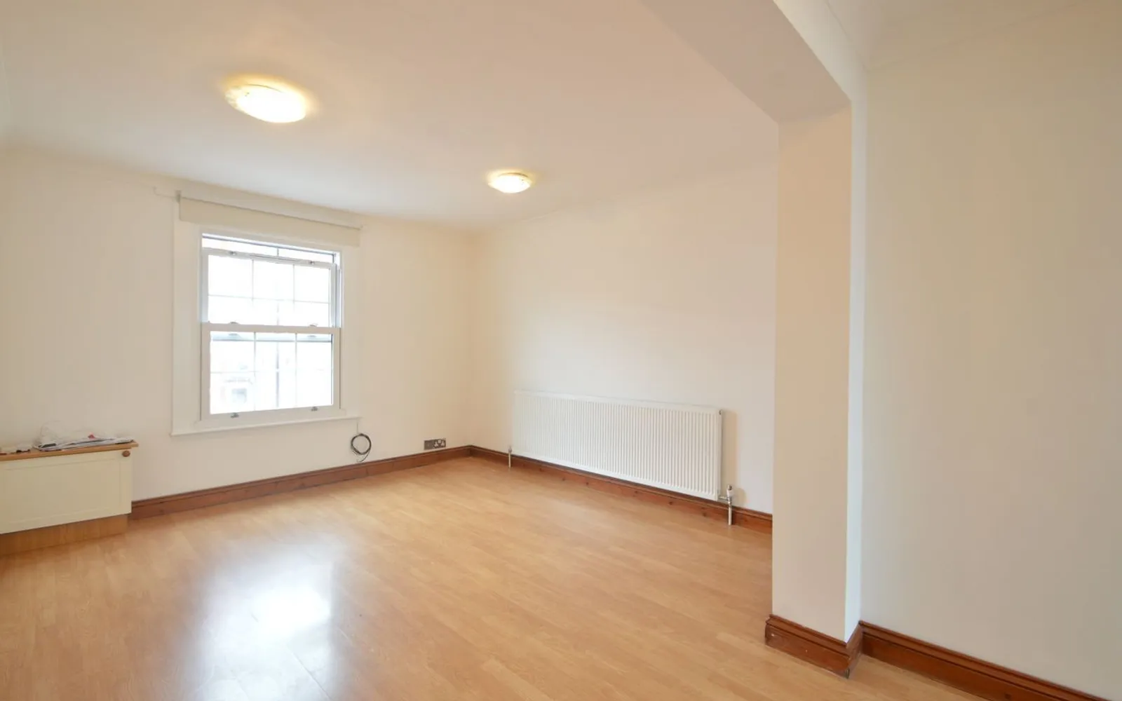 Flat Baker Street in Elmbridge