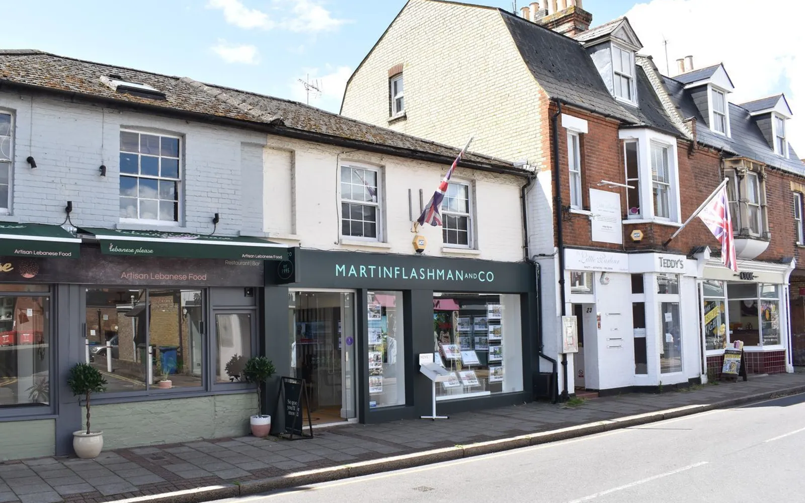 Flat Baker Street in Elmbridge