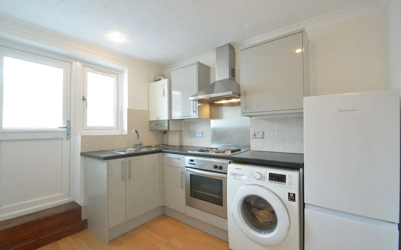 Flat Baker Street in Elmbridge