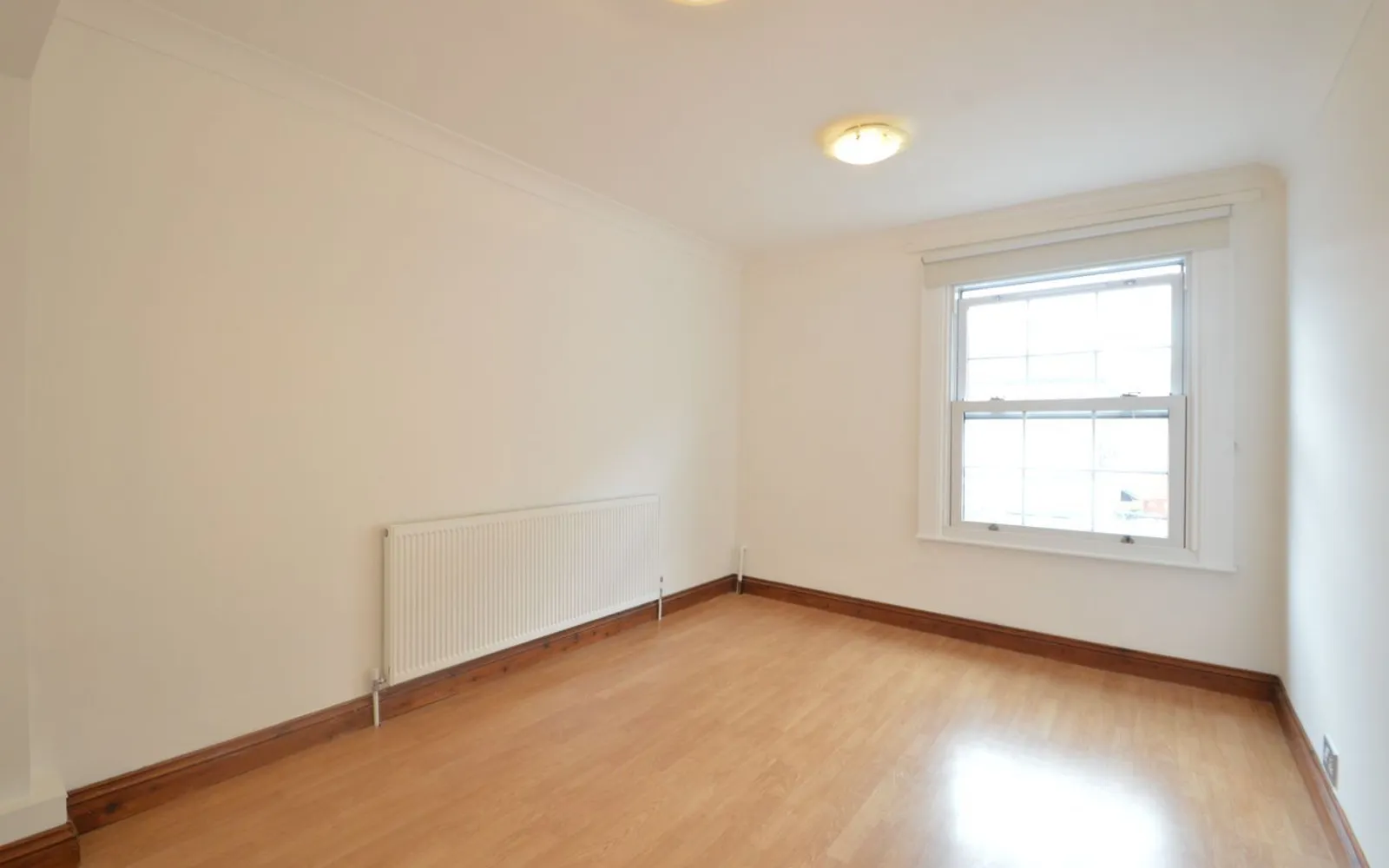 Flat Baker Street in Elmbridge
