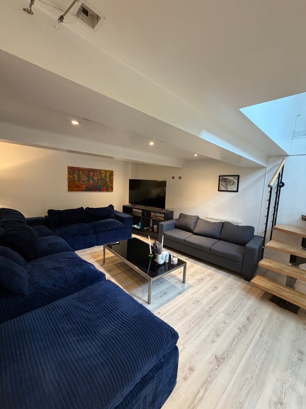 Room Grange Road in Greater London