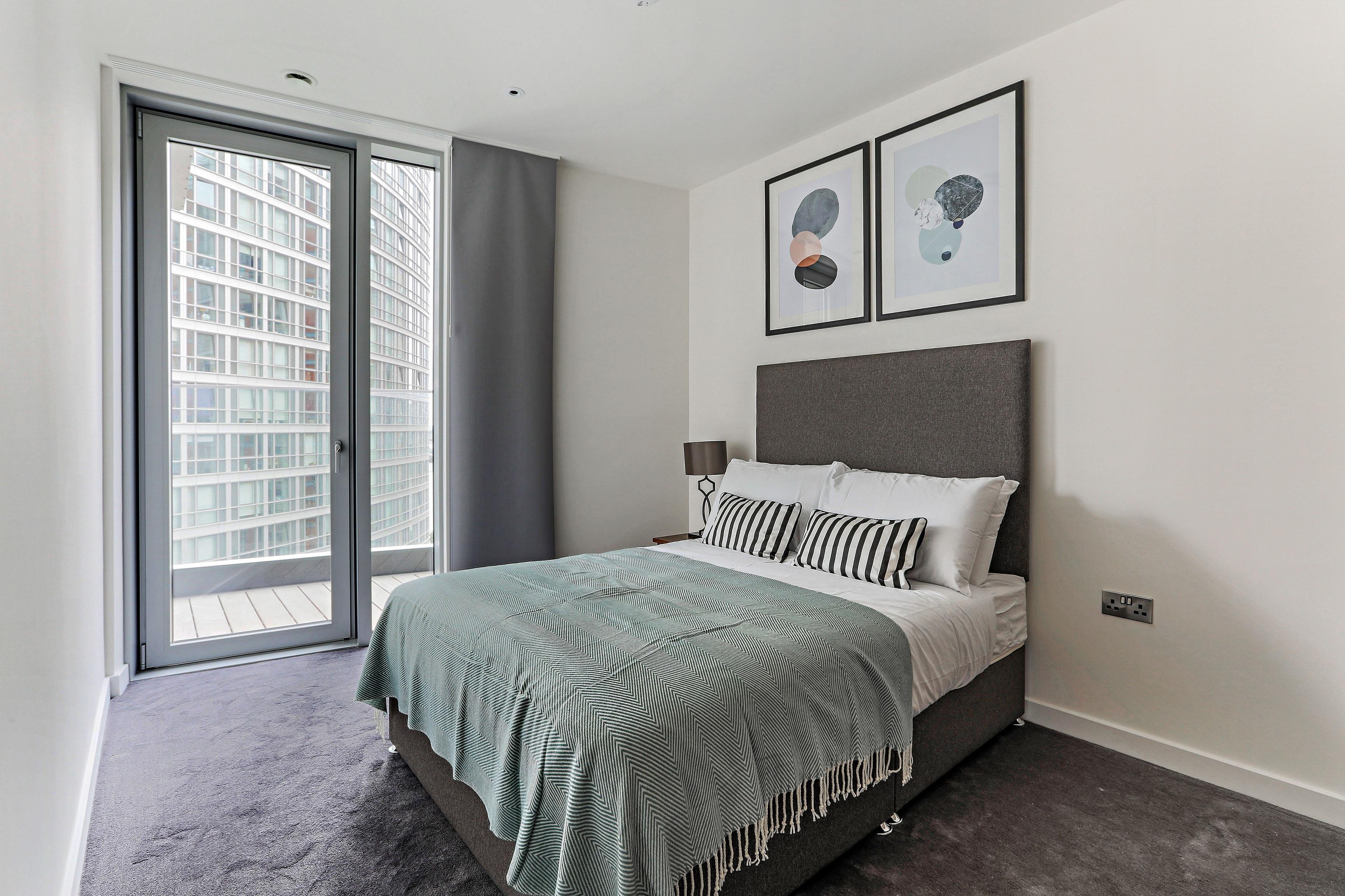 Flat Burdett Road in Greater London