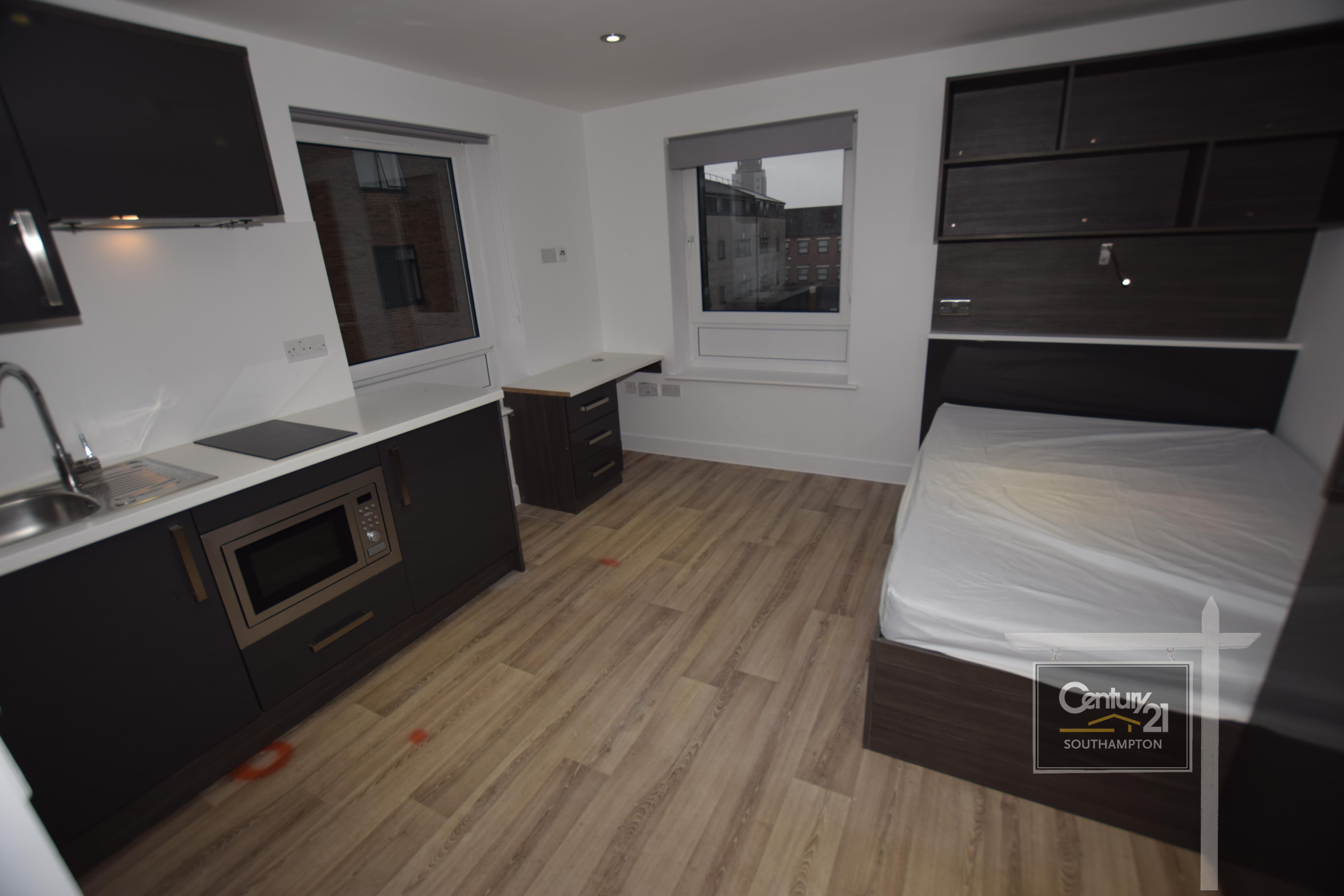 Flat Carlton Place in Southampton