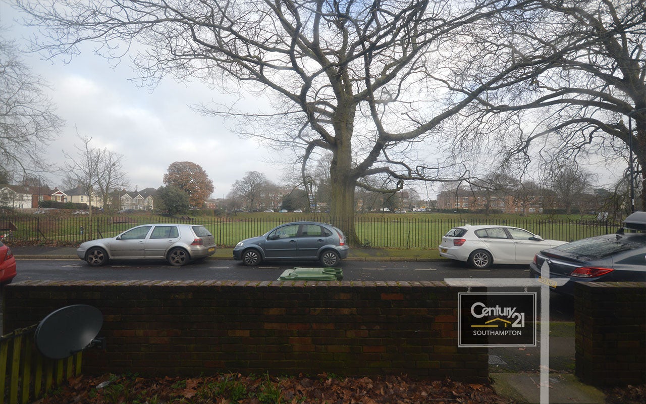 Flat Wordsworth Road in Southampton
