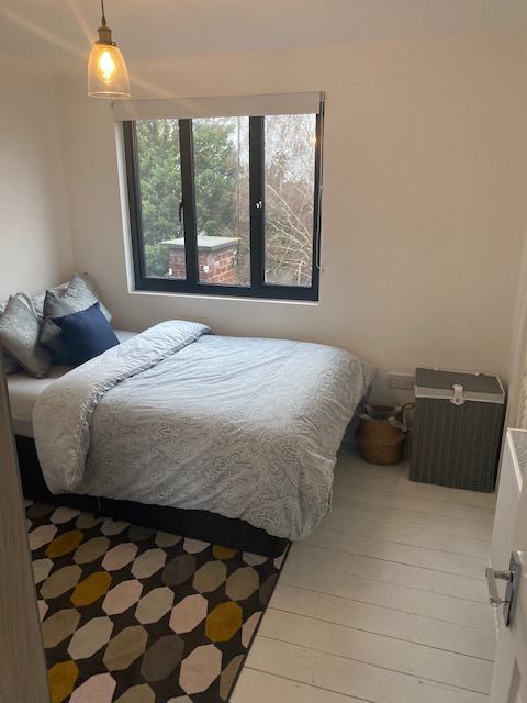 Room Ashurst Road in Greater London