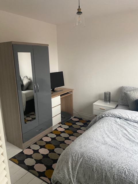 Room Ashurst Road in Greater London