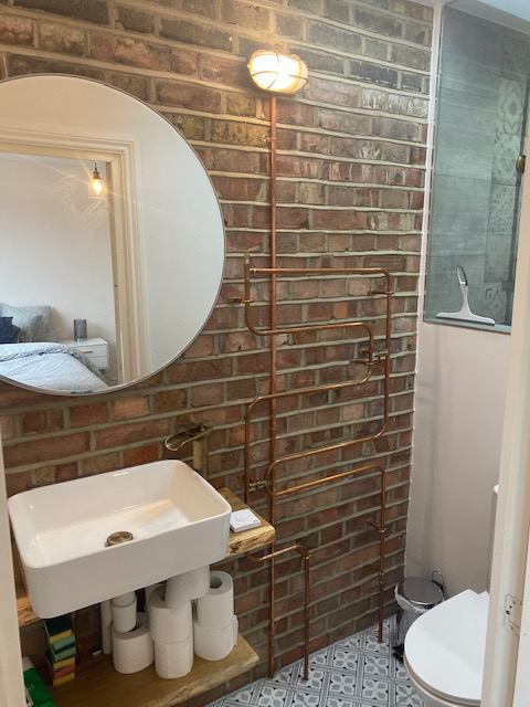 Room Ashurst Road in Greater London
