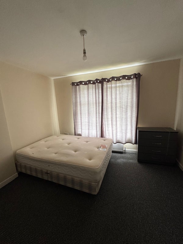 Room Queensway in Milnrow