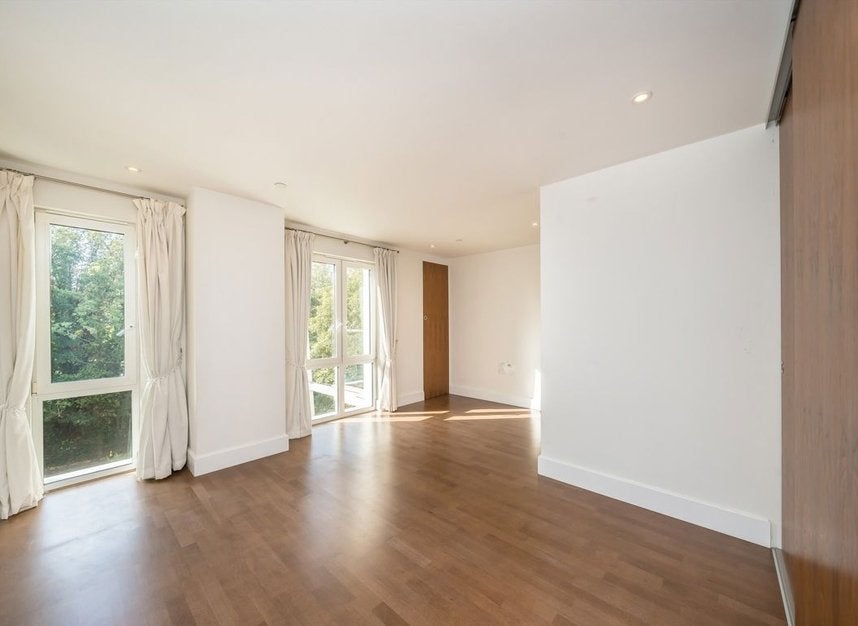 Flat Skerne Road in Greater London
