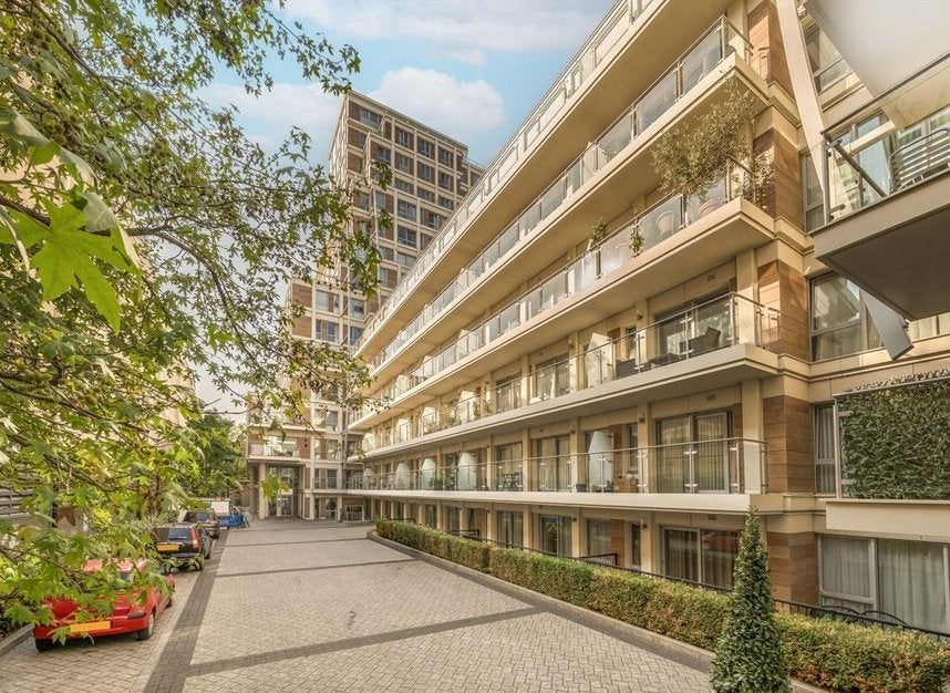 Flat Skerne Road in Greater London