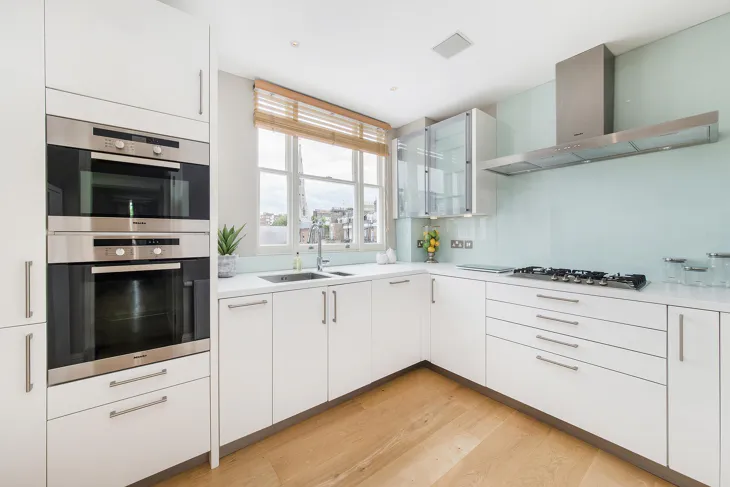 Flat Onslow Gardens in Greater London