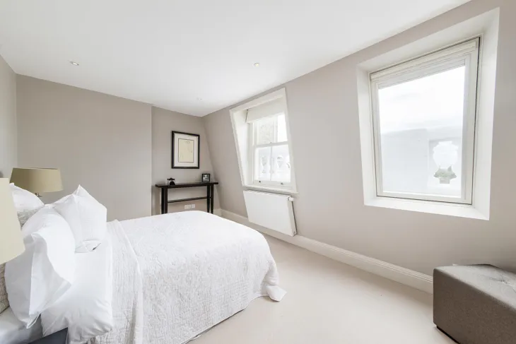 Flat Onslow Gardens in Greater London