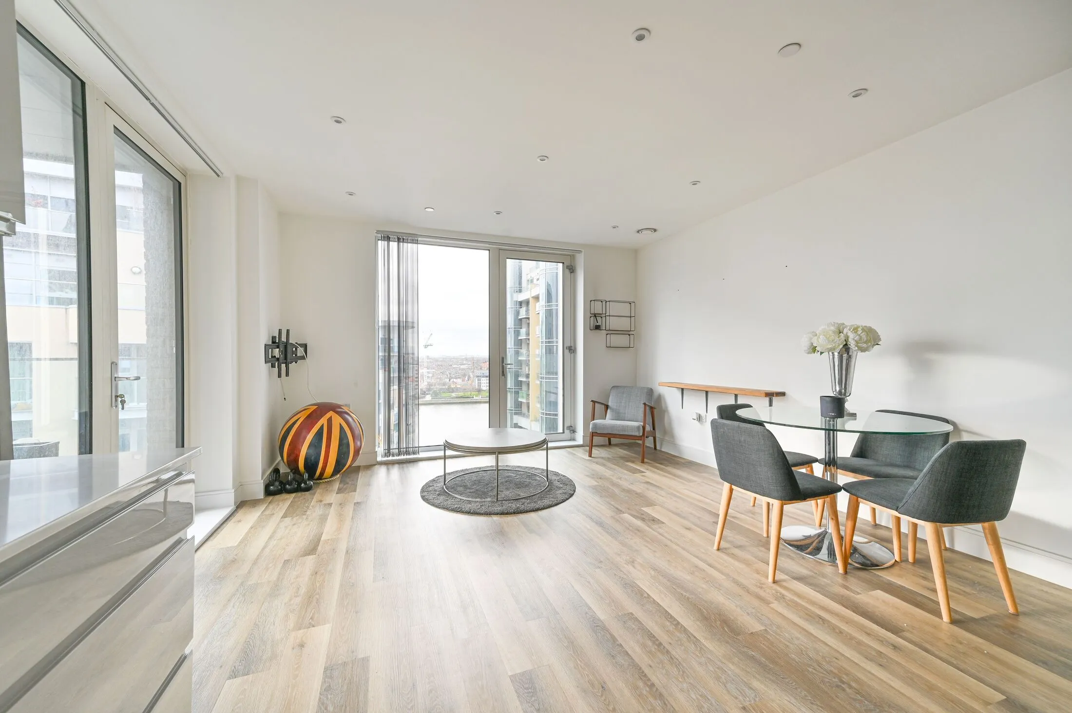 Flat Bridges Court in Greater London