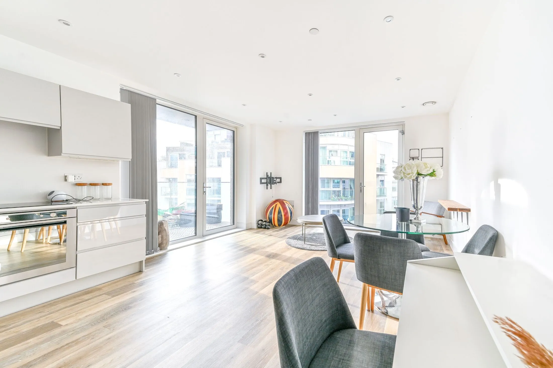 Flat Bridges Court in Greater London