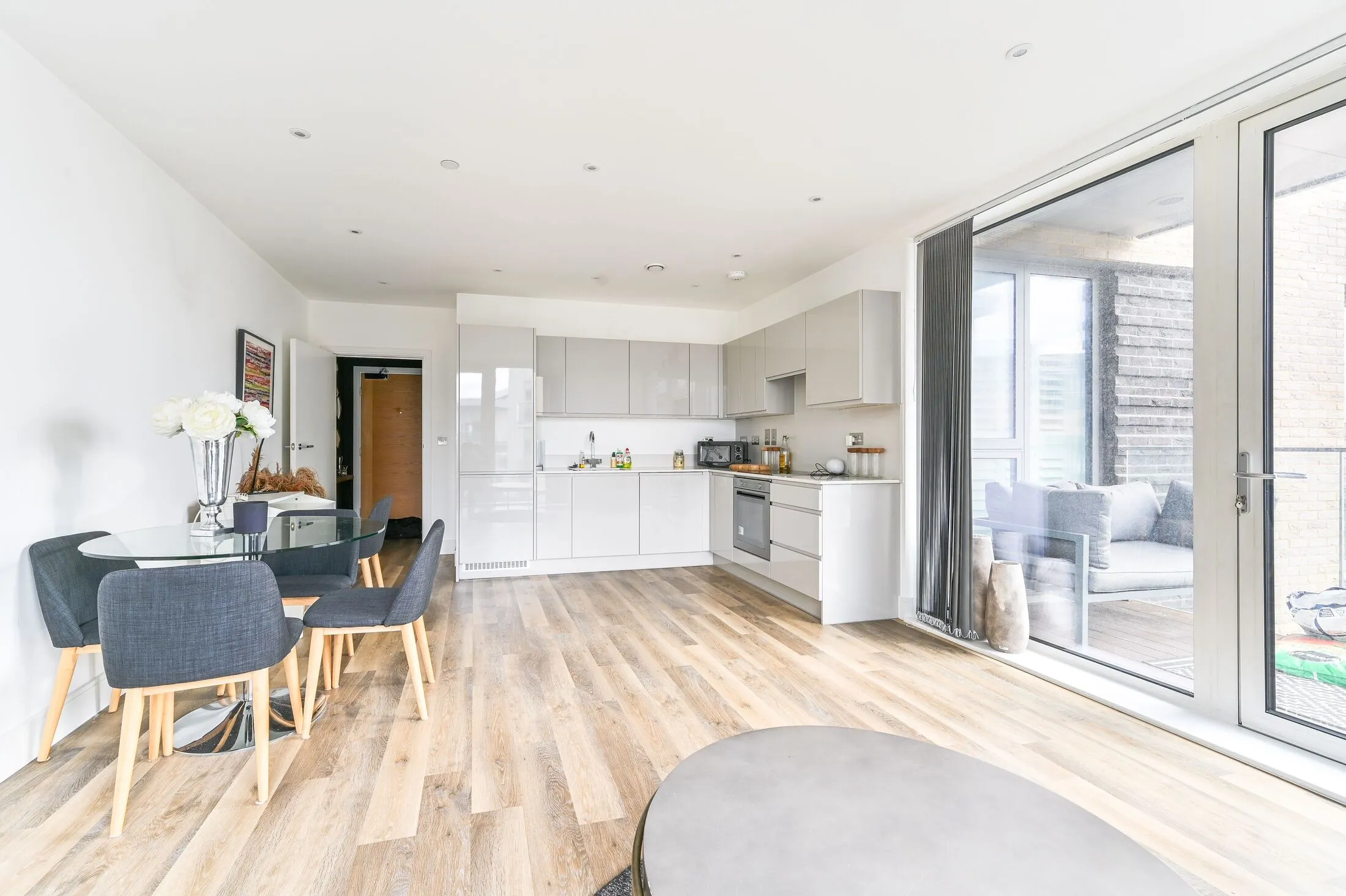 Flat Bridges Court in Greater London