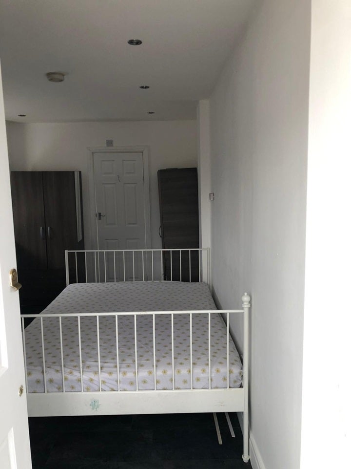 Flat Turner Road in Greater London