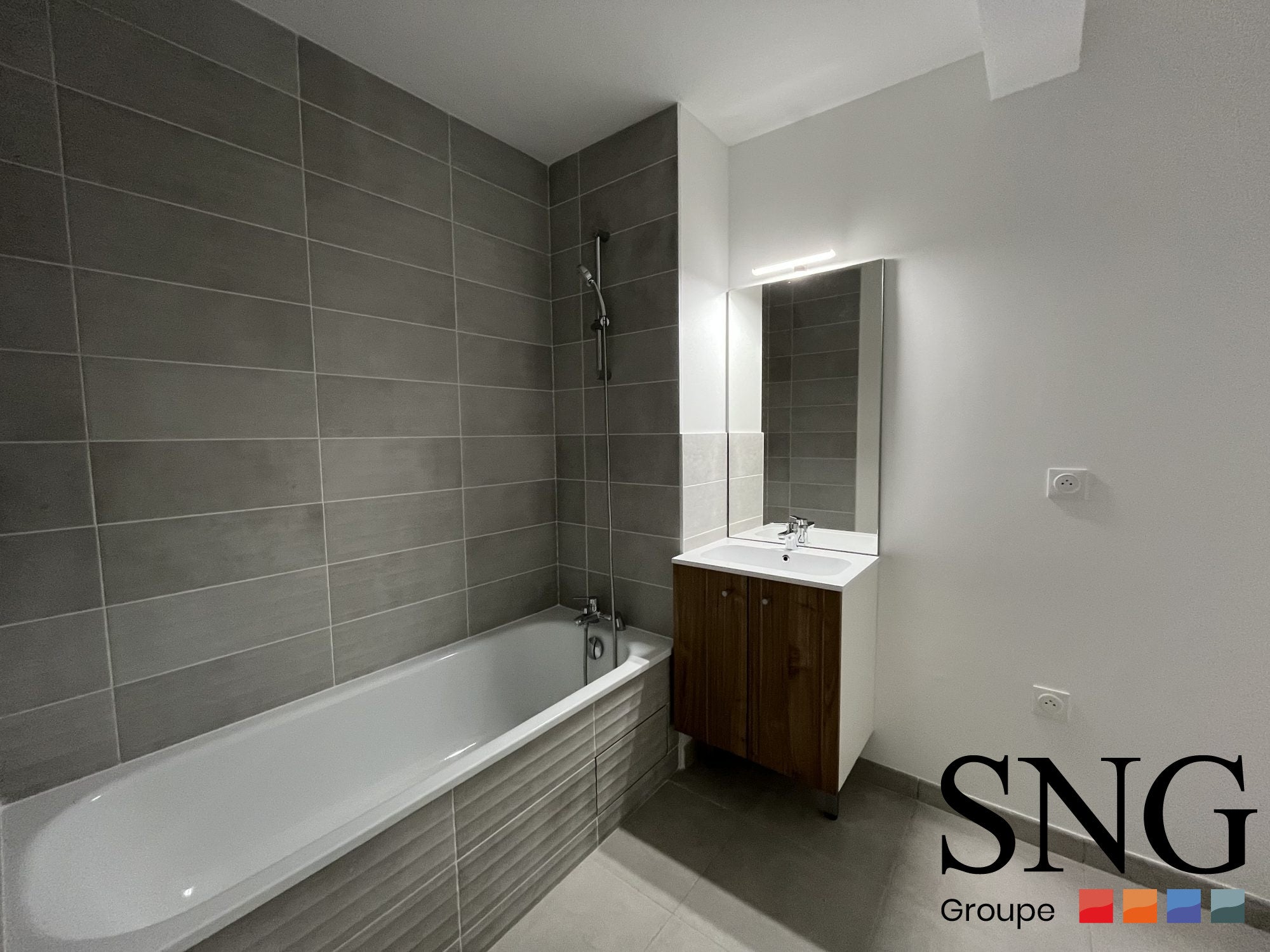 Flat Rue de la Poste in Pins-Justaret