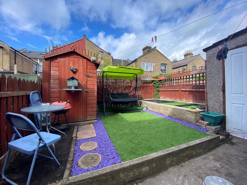 Room Warwick Road in Greater London