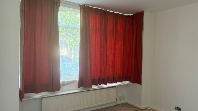 Room Warwick Road in Greater London