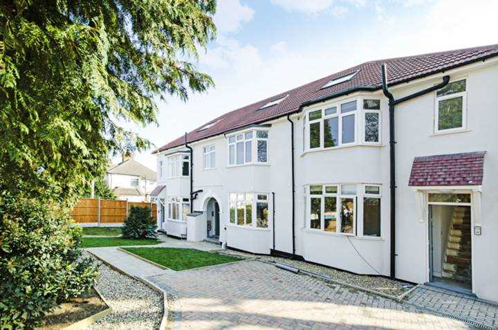 Flat Rushgrove Avenue in Greater London