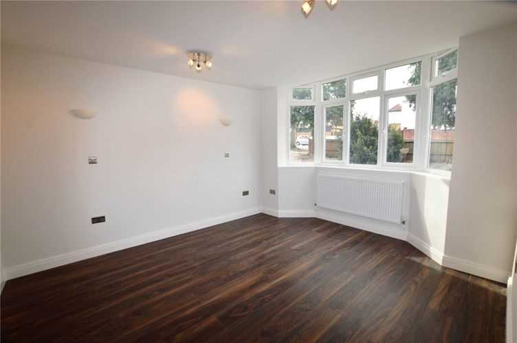 Flat Rushgrove Avenue in Greater London