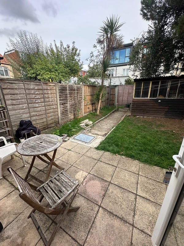 Room Ipswich Road in Greater London