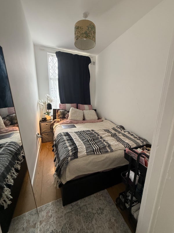 Room Ipswich Road in Greater London