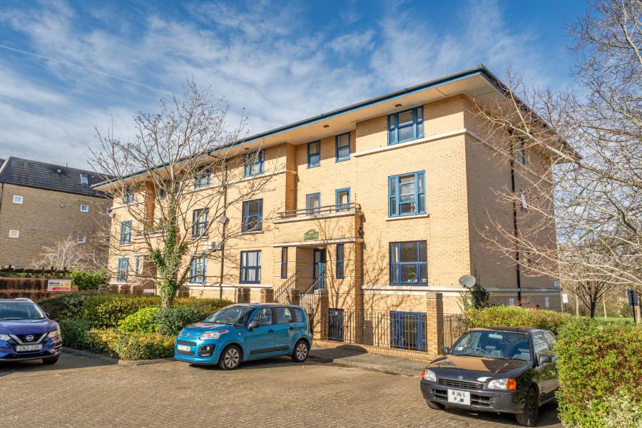 Flat Buckingham Square in Milton Keynes