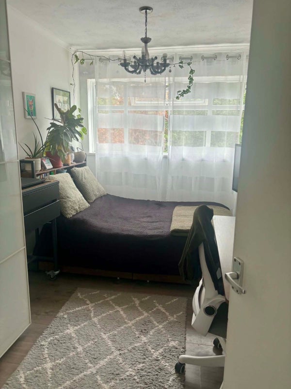 Room Malvern Way in Greater London