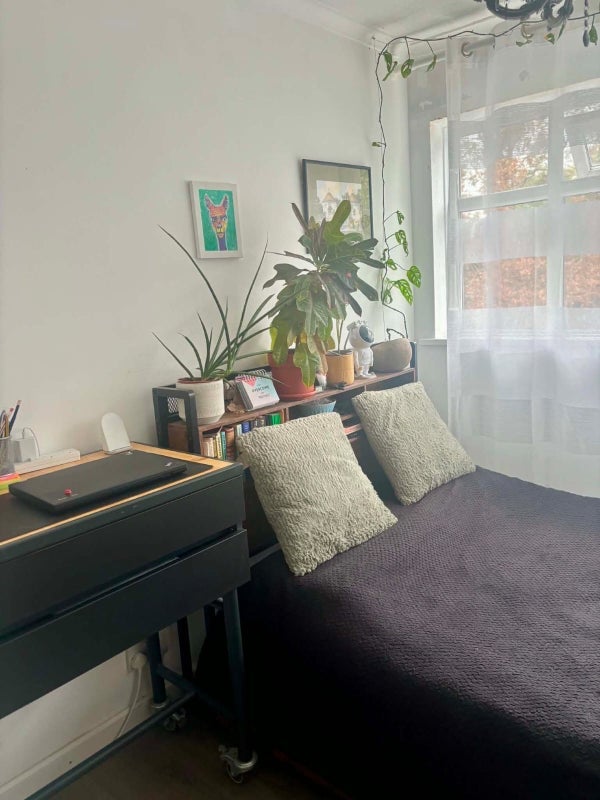 Room Malvern Way in Greater London