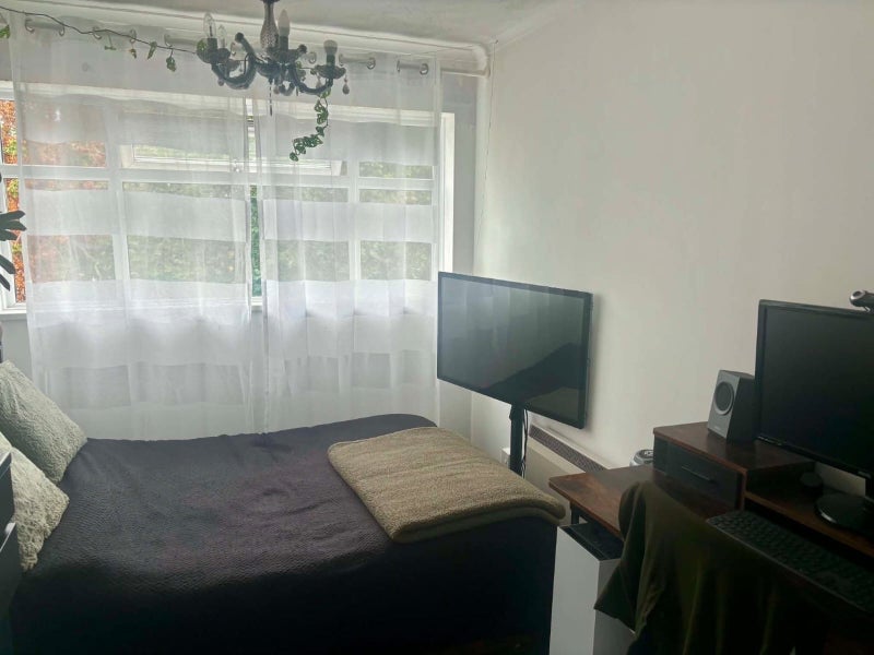 Room Malvern Way in Greater London