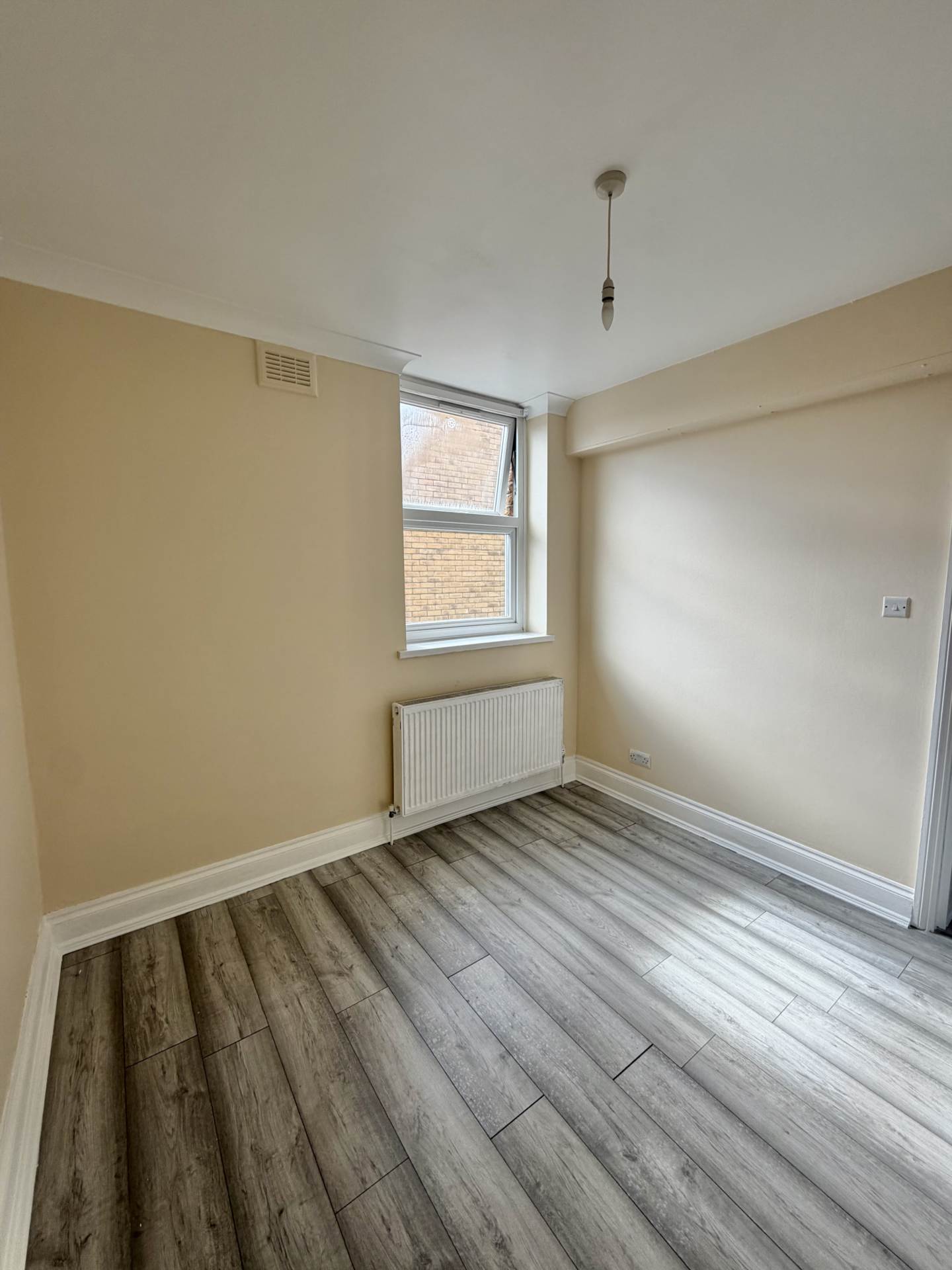 Flat Francis Road in Greater London
