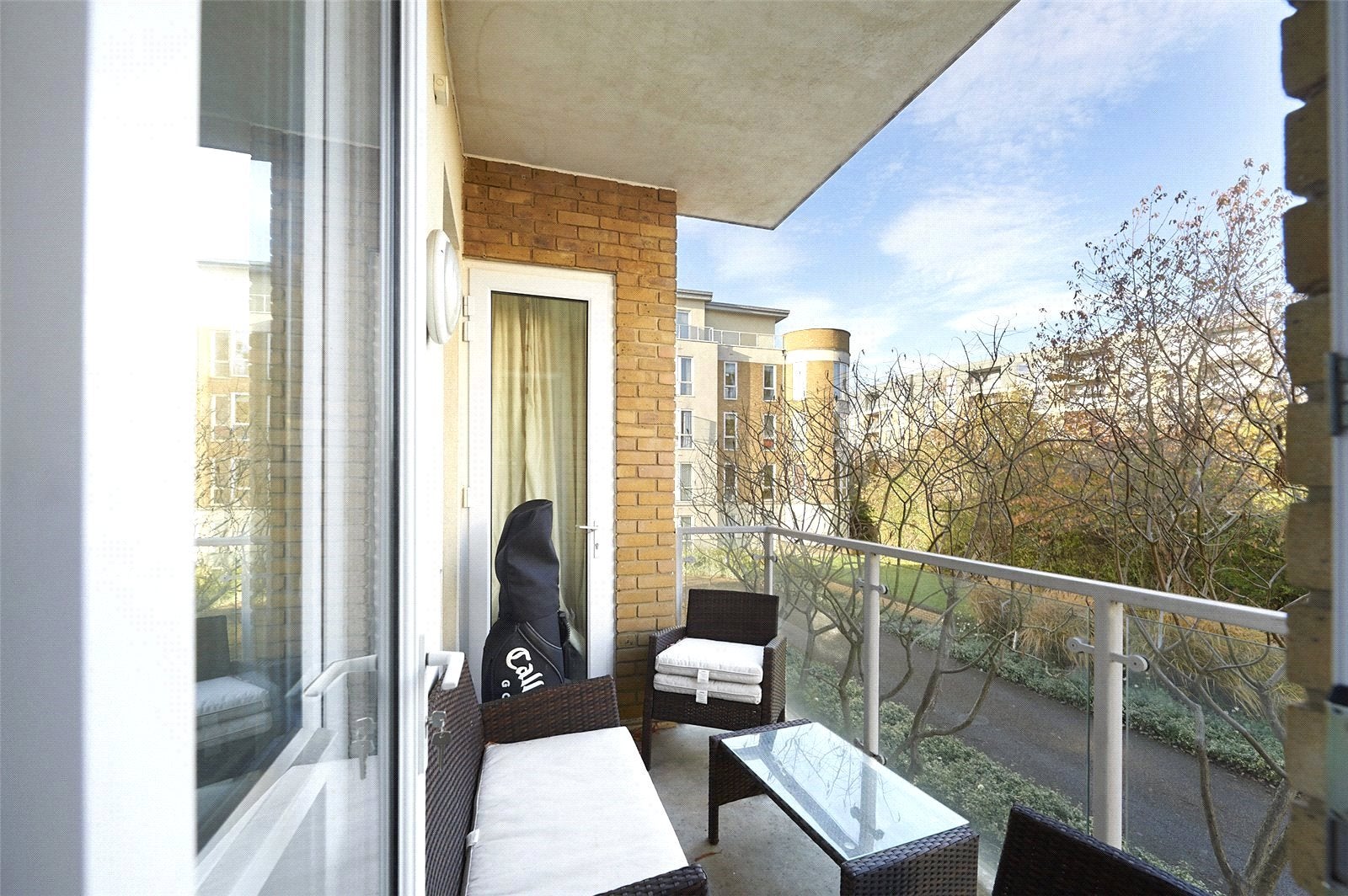 Flat Melliss Avenue in Greater London