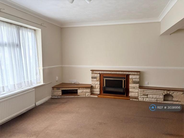 Flat Pembury Court in Greater London