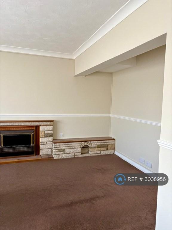 Flat Pembury Court in Greater London